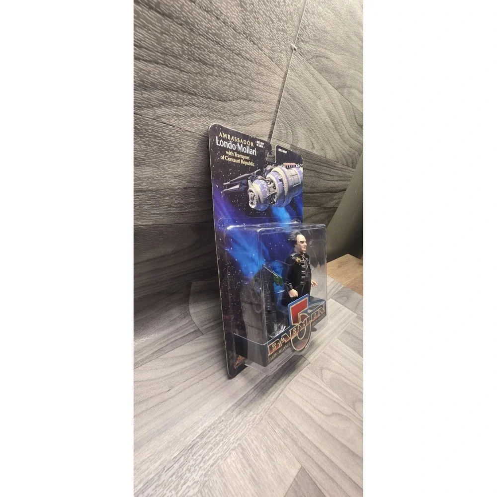 1997 BABYLON 5 AMBASSADOR LONDO MOLLARI W/TRANSPORT  Action Figure